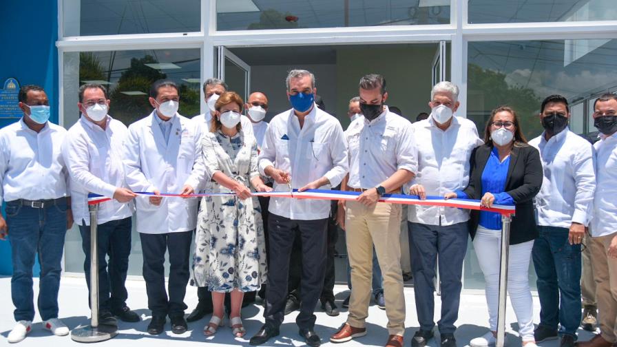 Presidente Abinader entrega un Centro Diagnóstico en sector Los Salados en Santiago
