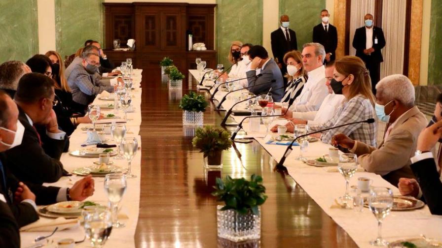 Abinader: RD recibirá primeras dosis de vacunas Pfizer el 11 de junio Abinader: RD recibirá primeras dosis de vacunas Pfizer el 11 de junio