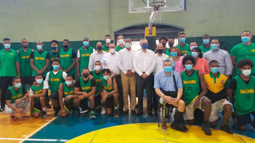 Abinader dispone nombramiento de exatleta del Club San Carlos que perdió una pierna