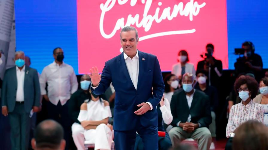 Abinader resalta logros en la salud y en la recuperación económica