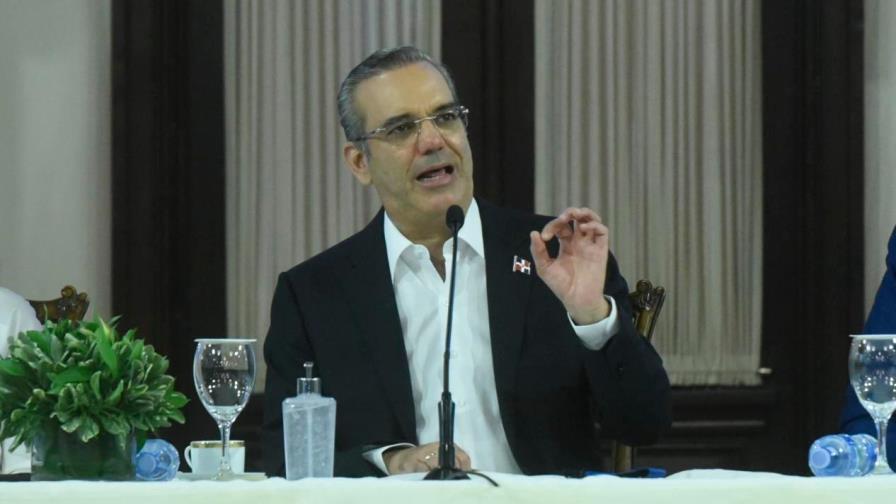 Luis Abinader encabeza jornada de donación de sangre 