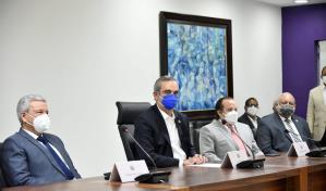 Comienza reunión entre Luis Abinader y directiva del PLD