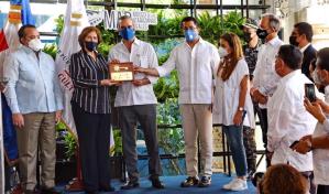 Abinader entrega las llaves del Museo de las Atarazanas Reales al Ministerio de Cultura