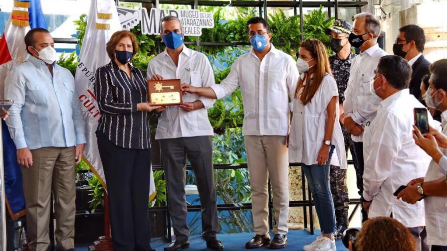 Abinader entrega las llaves del Museo de las Atarazanas Reales al Ministerio de Cultura