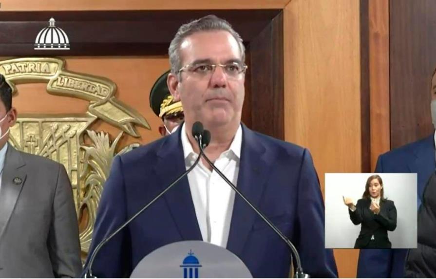 Presidente Luis Abinader regresa al país desde España