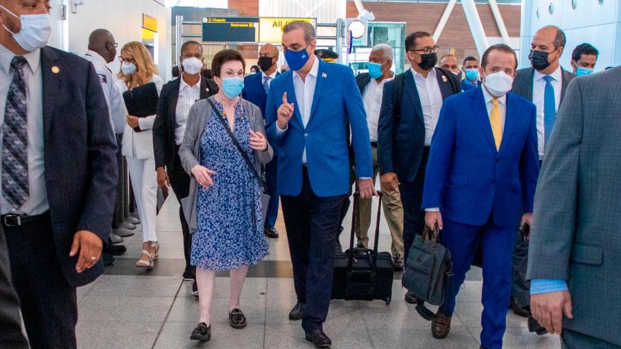 Lo que dijo Abinader sobre su viaje a Nueva York en clase económica