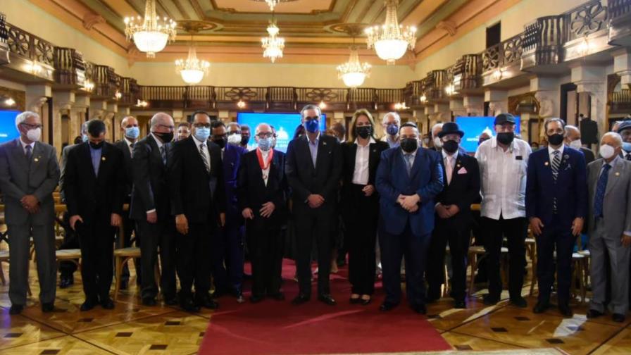 Abinader propone el proyecto “Biblioteca dominicana” para estimular la lectura comprensiva Abinader propone el proyecto “Biblioteca dominicana” para estimular la lectura comprensiva