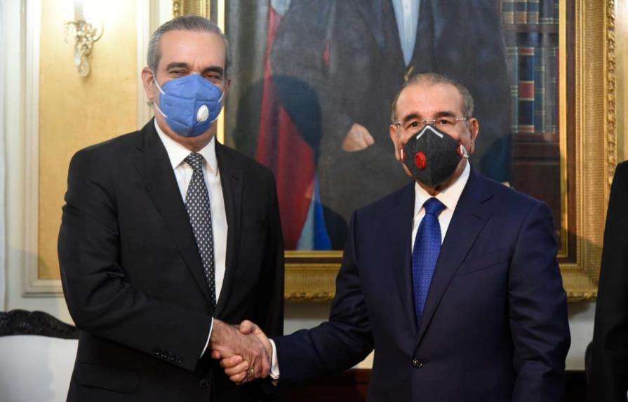 Danilo Medina y Luis Abinader reunidos en el Palacio Nacional
