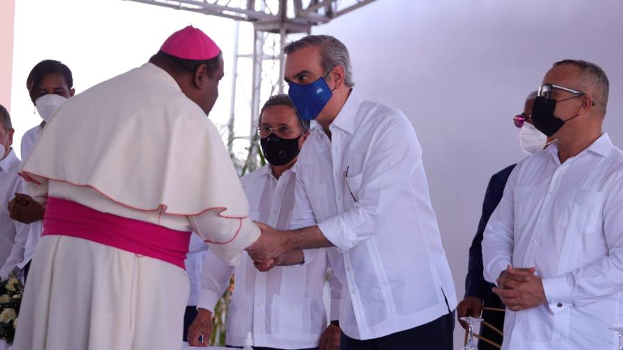 Obispo de Higüey expresa su apoyo a Abinader en tema haitiano
