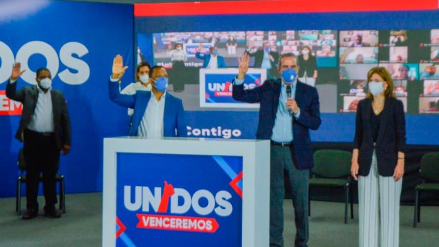 Abinader juramenta 128 movimientos del sector externo 