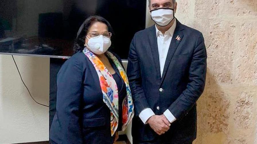 Durante reunión con rectora de la UASD, Abinader afirmó que esa academia es prioridad para su gobierno