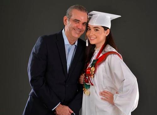 Muy orgulloso, Abinader felicita su hija Adriana por su graduación