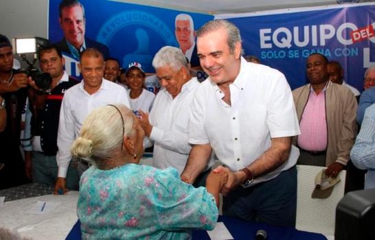 Los presidenciales en un  intenso activismo político