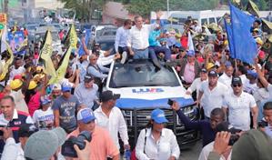 Abinader promete que los “buenos empleados” se quedarán