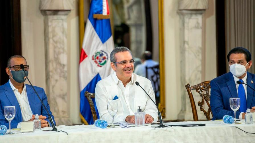 Presidente Abinader recibe a 290 representantes juntas vecinos de Monseñor Nouel 