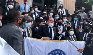 Abogados marchan de nuevo en reclamo de audiencias presenciales 