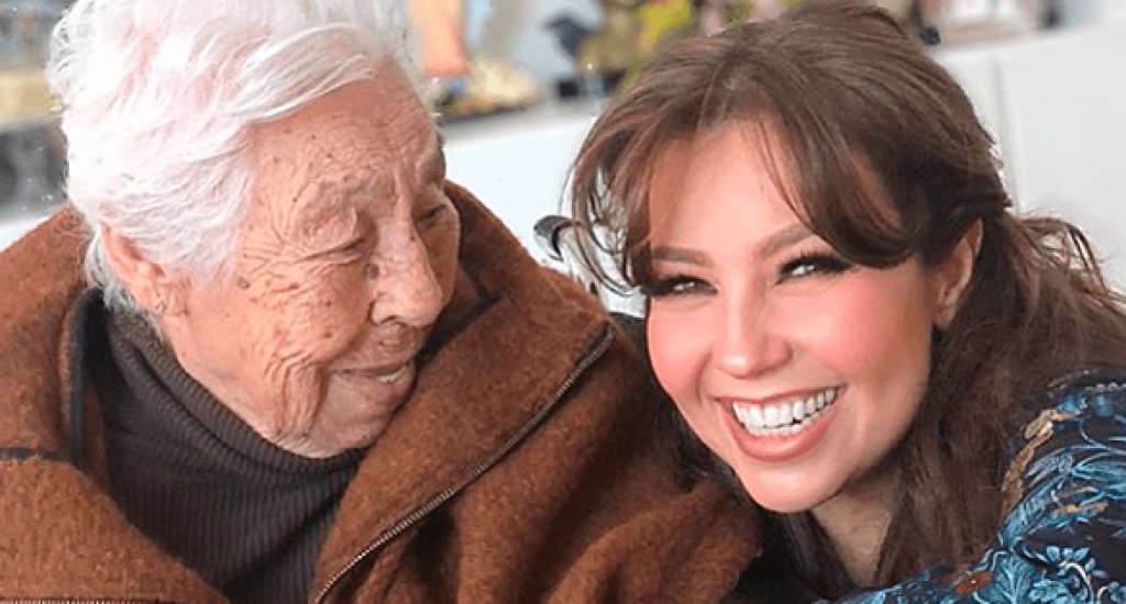 Thalía lamenta el estado de salud de su abuela Eva de 103 años