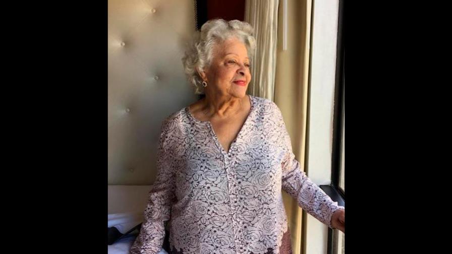 Fallece abuela de Zoé Saldaña; será sepultada en el país