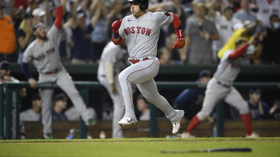 Medias Rojas remontan en la 9na y se acercan a playoffs