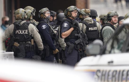 Autoridades identifican a sospechoso de masacre de Colorado