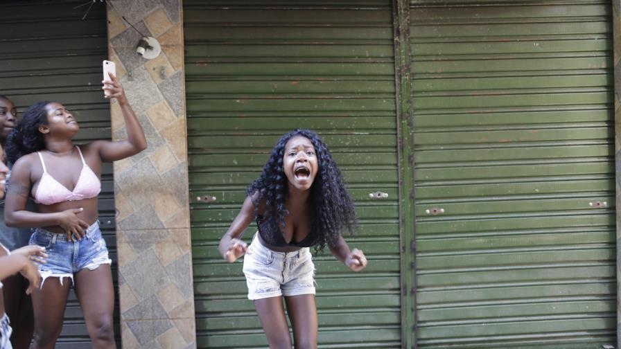 Letal balacera policial en Río provoca denuncias de abusos