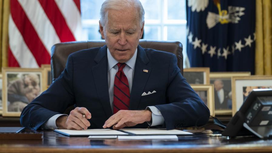 Biden abre periodo de inscripciones a Obamacare