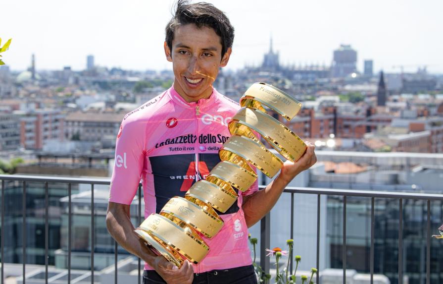Colombiano Bernal, campeón del Giro, da positivo en COVID-19