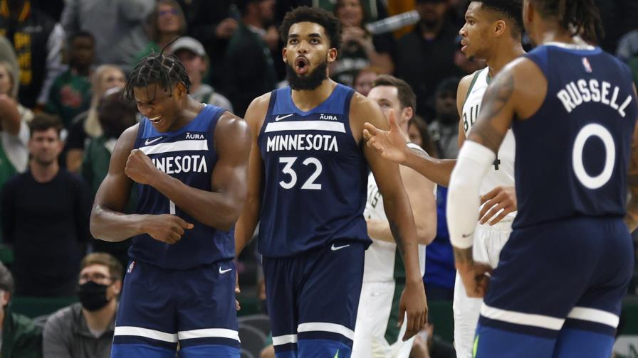 Towns y los Wolves superan partido de 40 puntos de Giannis Towns y los Wolves superan partido de 40 puntos de Giannis