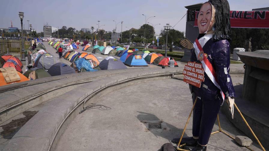 Simpatizantes de Fujimori atacan autos de ministros en Perú