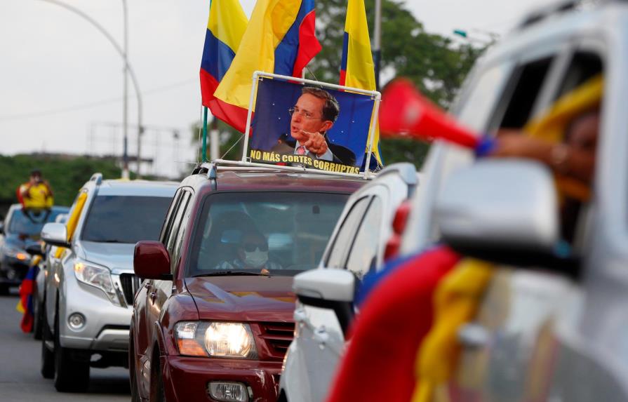 El uribismo sale en caravanas a las calles de Colombia en apoyo a su líder