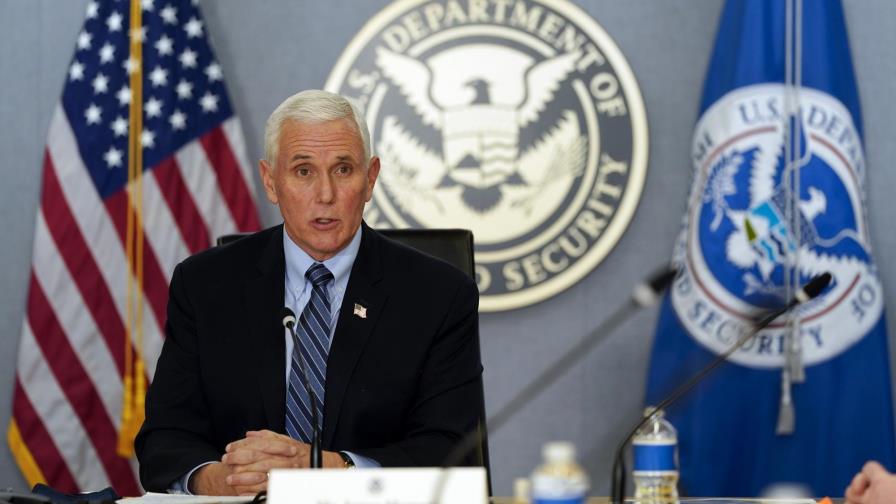 Fuentes AP: Pence llama a Harris para ofrecerle asistencia