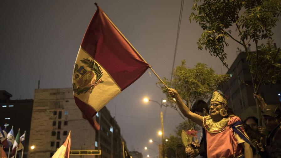 AP Explica: La caótica lucha por el poder en Perú