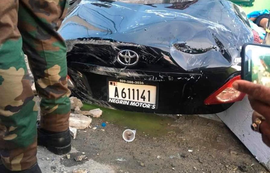 Mueren cinco personas al estrellarse carro en La Vega