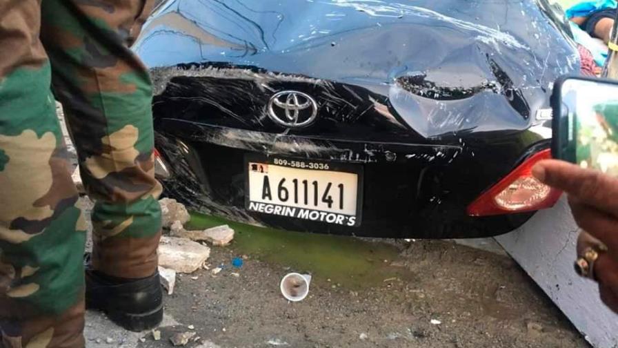 Mueren cinco personas al estrellarse carro en La Vega