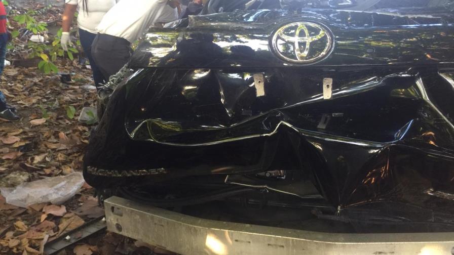 Un hombre muerto y otro herido al volcarse yipeta en autopista 30 de Mayo