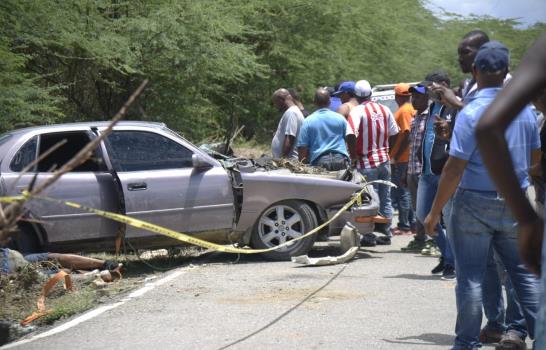 Nueve muertos al caer carro por canal de Navarrete, la mayoría son haitianos 