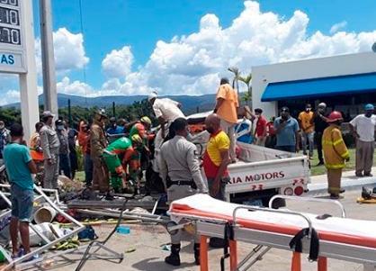 Accidente con camión en autopista Duarte deja al menos 10 heridos