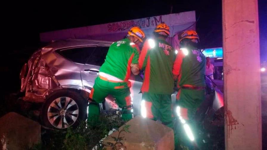 Dos muertos y cuatro heridos en un accidente  en la autopista Duarte
