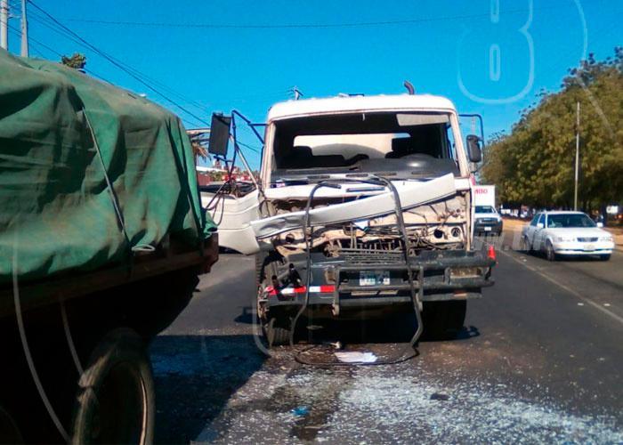 Al menos 17 muertos y 25 heridos al volcar un camión en Nicaragua