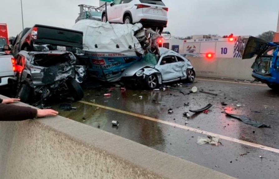 Camioneta con 25 pasajeros choca en Texas; hay 11 muertos