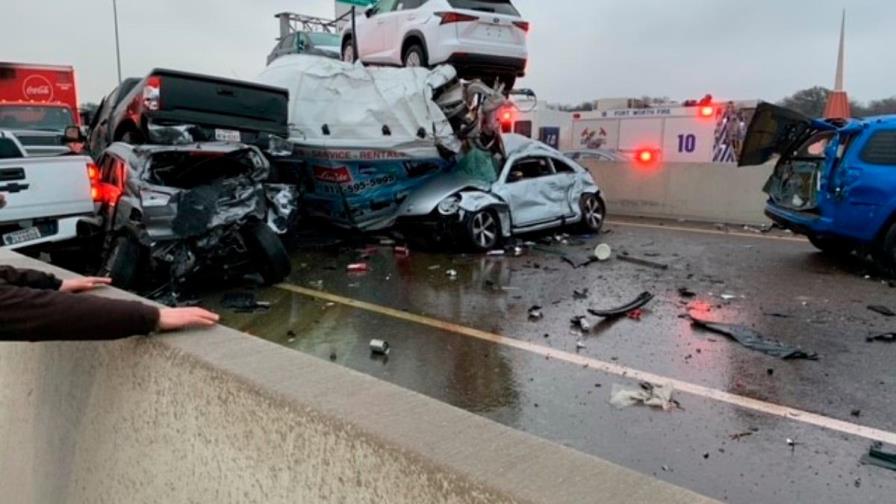 Camioneta con 25 pasajeros choca en Texas; hay 11 muertos