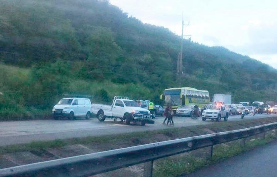 Otro accidente en la autopista Duarte ralentiza el tráfico 