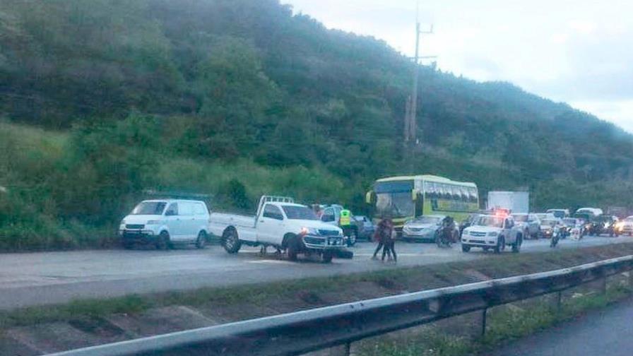 Otro accidente en la autopista Duarte ralentiza el tráfico 