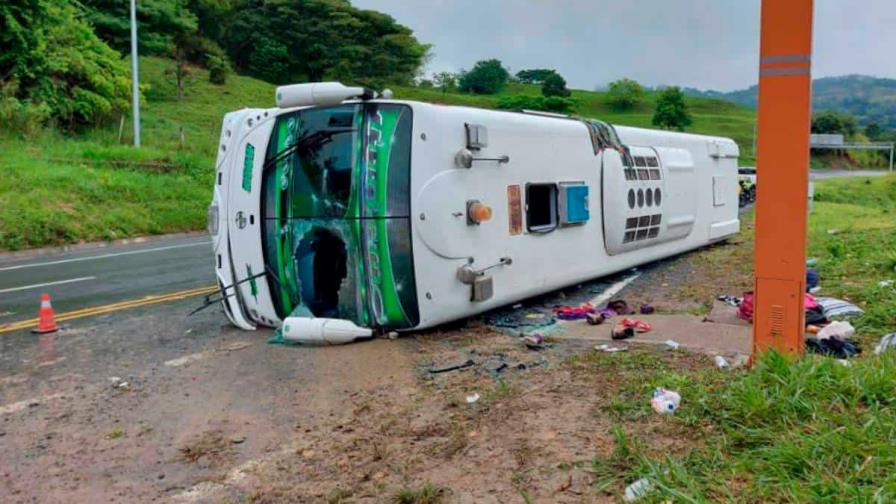 Dos migrantes haitianos mueren tras despiste de bus en sur de Perú Dos migrantes haitianos mueren tras despiste de bus en sur de Perú