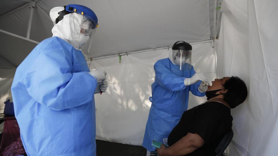 Ciudad de México cierra bares por alza en contagios de COVID