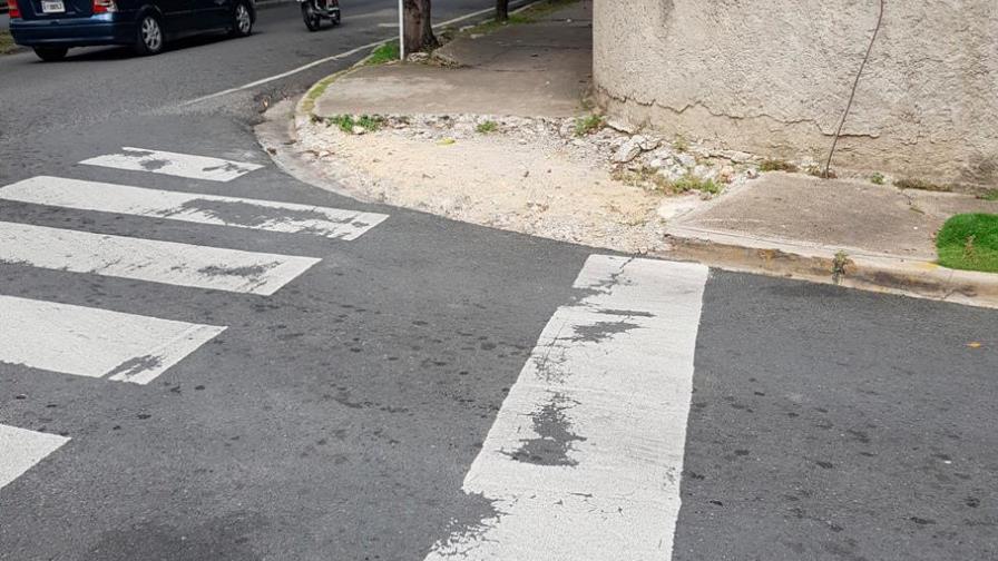 Reclaman terminen obras en Los Jardines Reclaman terminen obras en Los Jardines