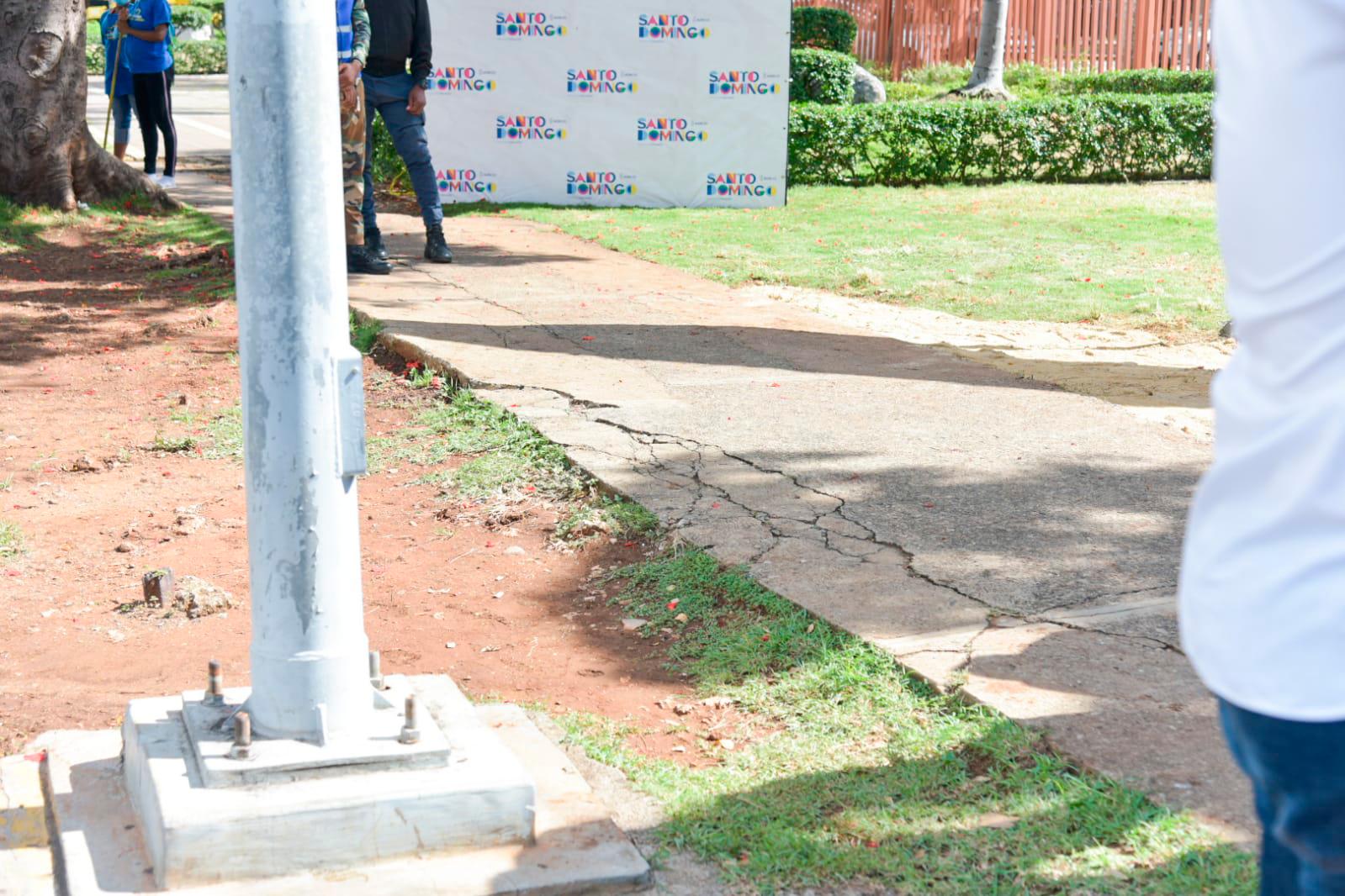Mejía indicó que están trabajando en la recuperación de aceras en Villa Juana, Gascue y ahora en Naco.