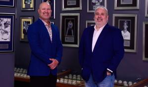 ABLC y Nación Marketing inician nueva etapa
La empresa Advanced Baseball Learning Center (ABLC) se unió a Nación Marketing  para dirigir ciclos de enseñanzas sobre manejo de redes, sabermetría y operaciones de béisbol.
La unión de ambas empresas se dará a conocer a partir de las cuatro de la tarde de este sábado en las oficinas de la Federación Peloteros de Profesionales. 
Manny Acta y Fernando Ravelo, ambos ex gerentes de la Liga Invernal, instruirán sus conocimientos en operaciones de béisbol.
Dave Stewart y Lonney Murray de Sports Management Partners  tendrán su  representación profesional y personal para jugadores profesionales de MLB, coaches, personal  activo y retirado, se unen al proyecto para expandirlo y llevarlo a territorio estadounidense.
“Estamos muy felices de ser parte de esta nueva etapa de ABLC y poder compartir nuestra experiencia en este negocio de más de cuarenta años con los estudiantes” dijo Dave Stewart, ex lanzador de Grandes Ligas.
Shantal Disla y Antonio Puesán, de Nación Marketing,