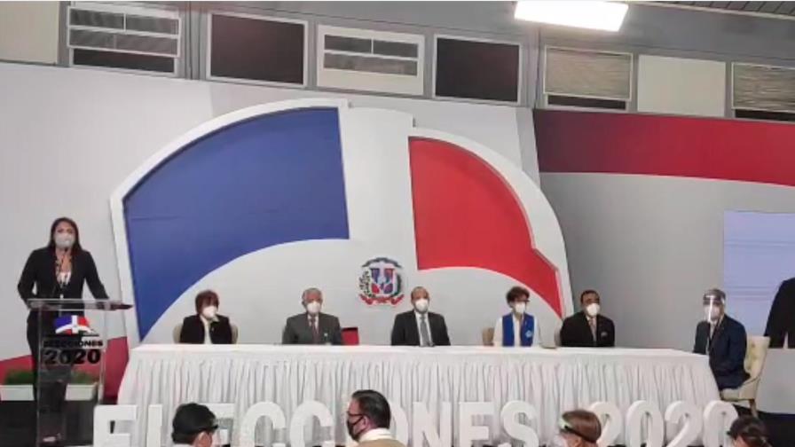Dominicanos comienzan a votar con entusiasmo