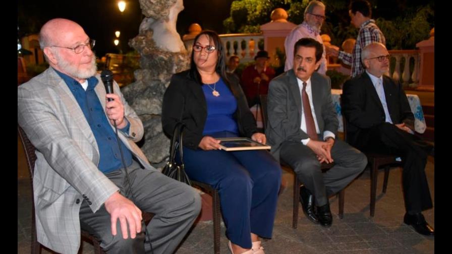 Entre anécdotas y poesías, rinden homenaje póstumo al poeta Alexis Gómez Rosa